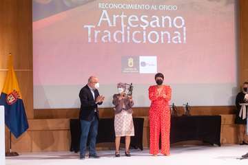 Homenaje del Cabildo a las caladoras grancanarias/TA.